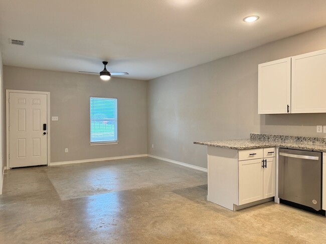 Building Photo - 13209 County Rd 499