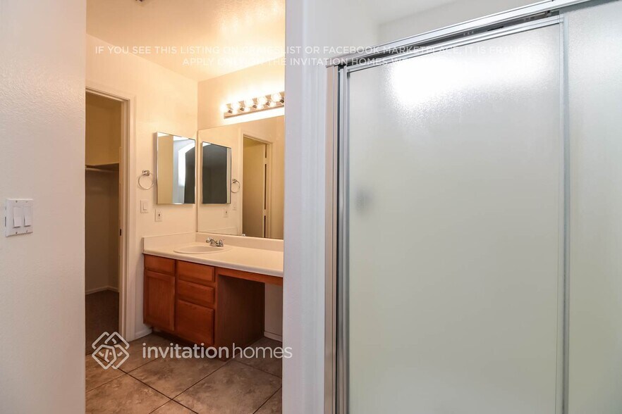 Building Photo - 3718 W Oregon Ave