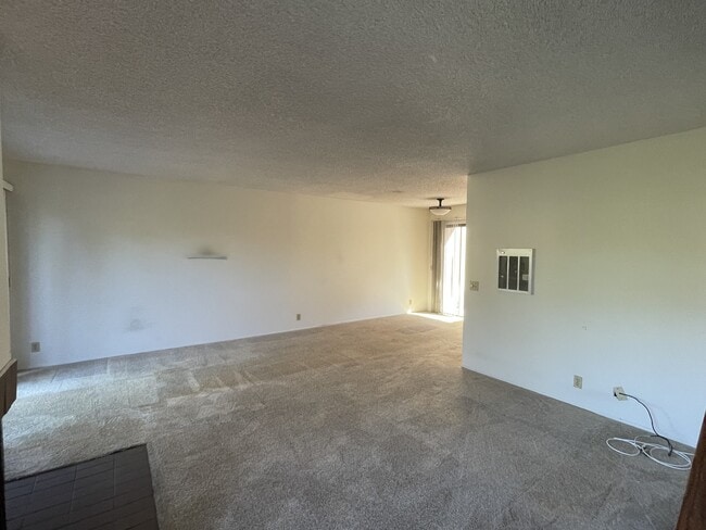Building Photo - 8722 Villa La Jolla Dr
