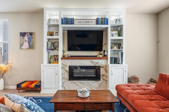 Building Photo - 1117 Nevarez