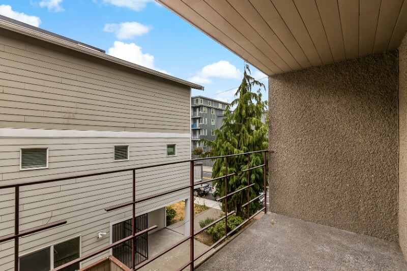 Building Photo - 5515 15th Ave NE