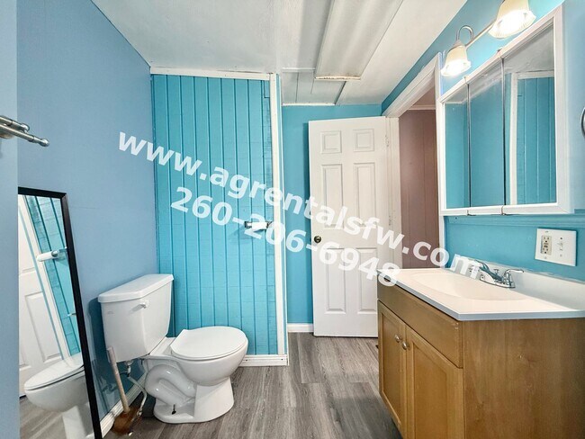 Building Photo - 2122 Olladale Dr