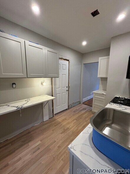 Building Photo - 99 Hancock St