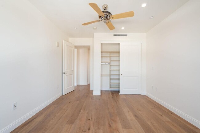 Building Photo - 7181 E Camelback Rd