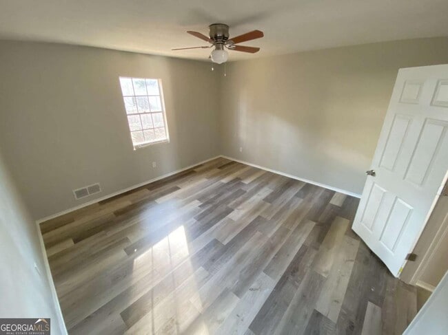 Building Photo - 709 Pine Tree Trail
