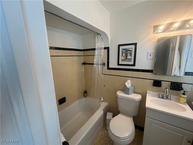 Building Photo - 15220 Rosemary Ave