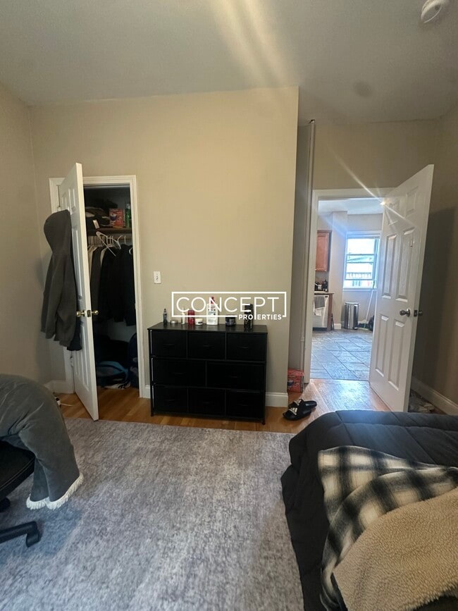 Building Photo - 47 Hillside St