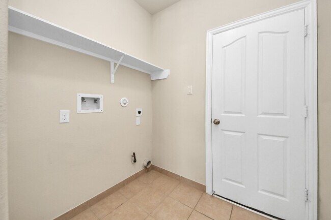 Building Photo - 24503 Hikers Bend Dr