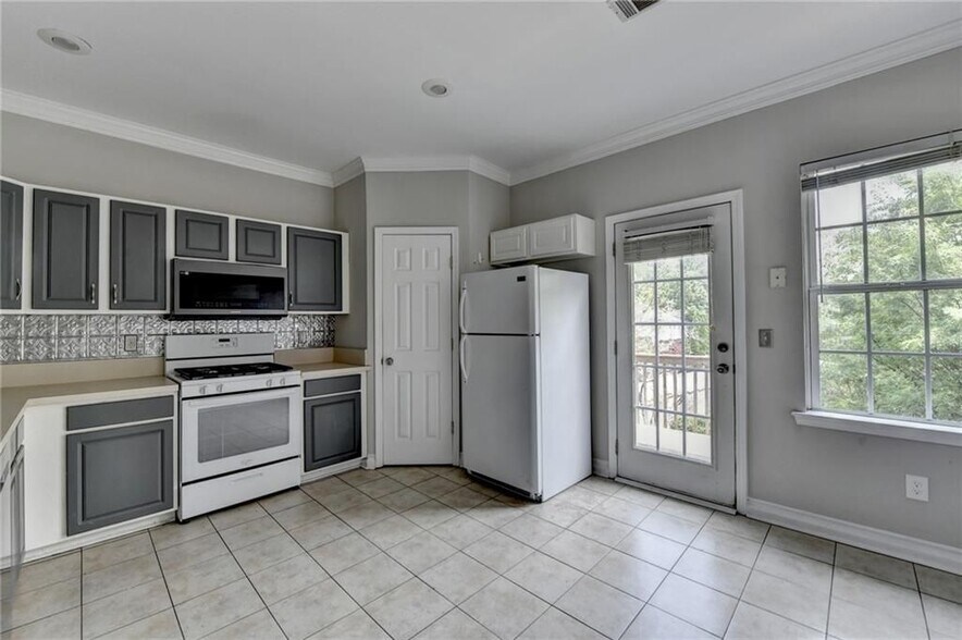 Building Photo - 3187 Mill Springs Cir NE