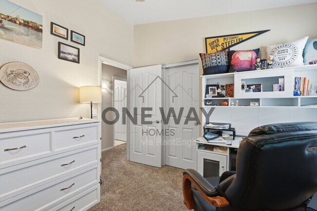 Building Photo - 1307 E Century Ave