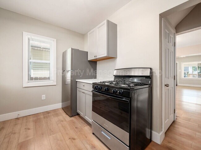 Building Photo - 439 Eldridge Ave