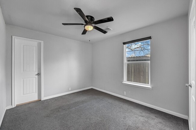 Building Photo - 6705 Sherwood Dr