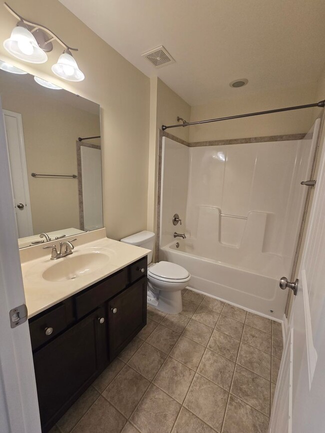 Building Photo - New Listing!!