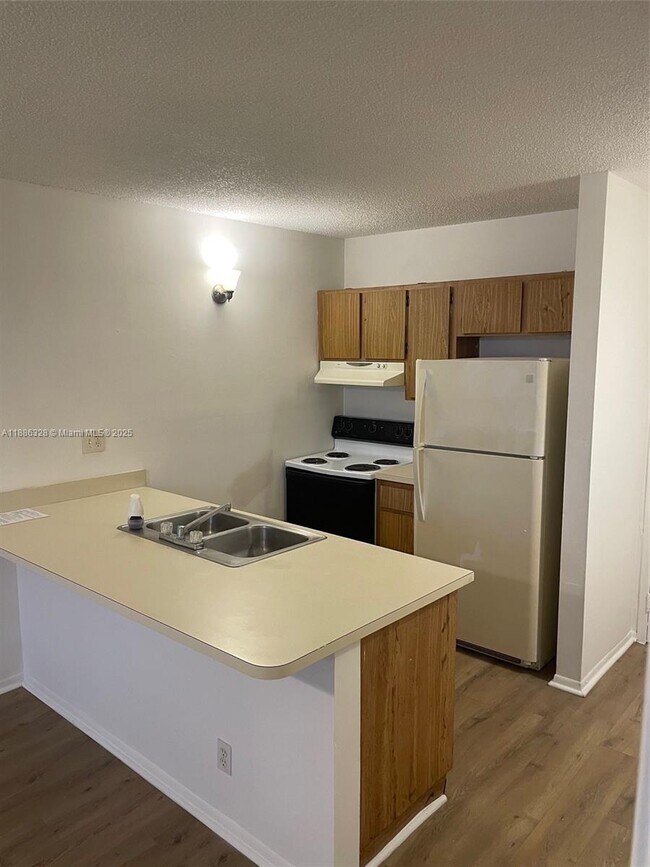 Building Photo - 2401 Riverside Dr