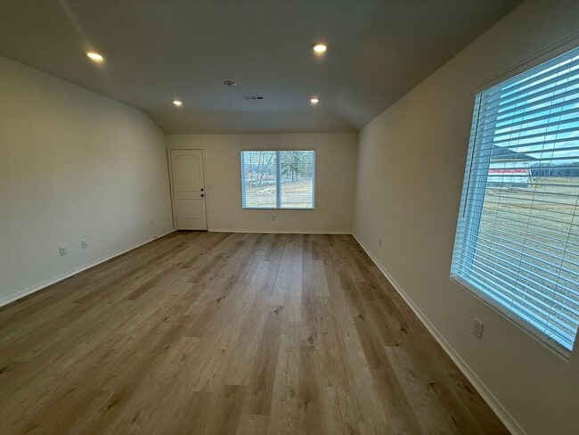 Building Photo - 200 Sarah Alyse Ln