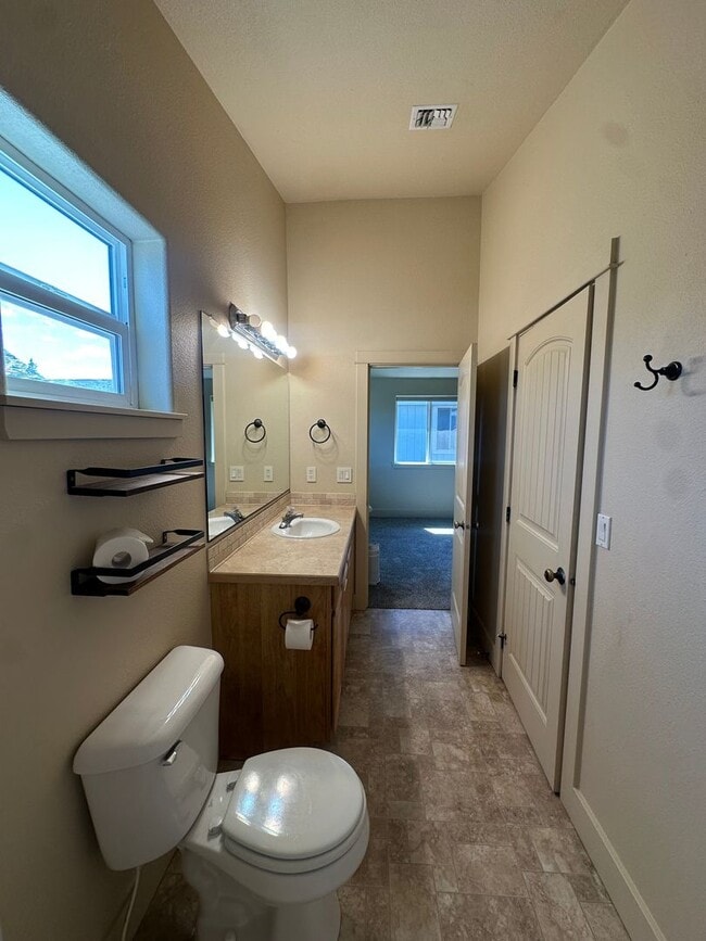 Building Photo - Charming 3 Bedroom home near Old Mill!