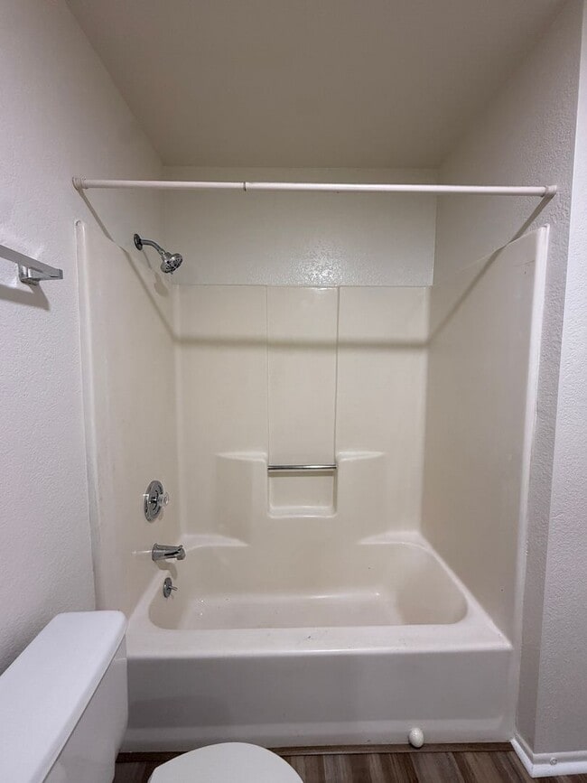 Building Photo - Quail Meadows Upstairs Condo with Easy Access to 101 Frwy/VSFB