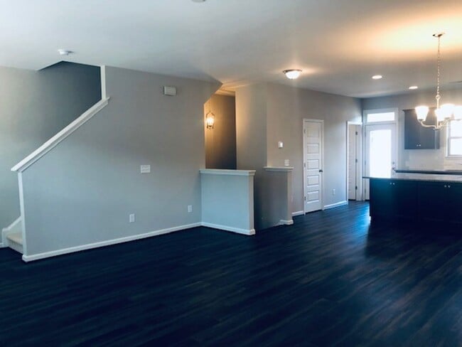 Building Photo - 1012 Lathrop Ln