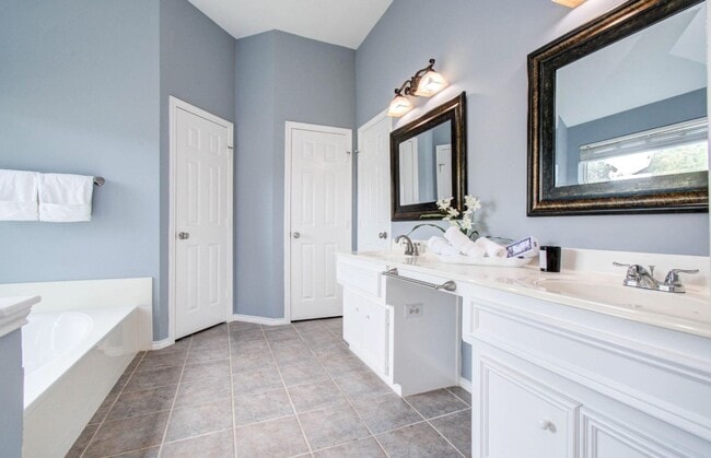 Building Photo - 6139 Rachels Ct