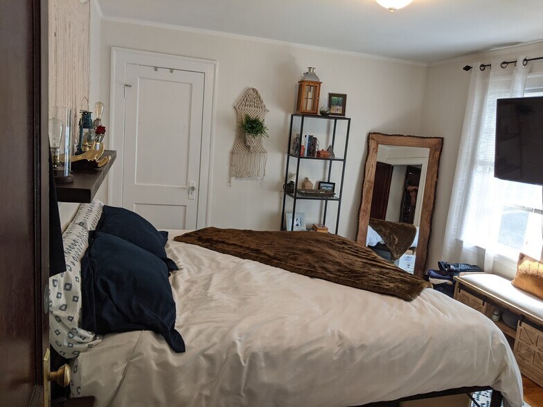 Building Photo - 66 Brock St