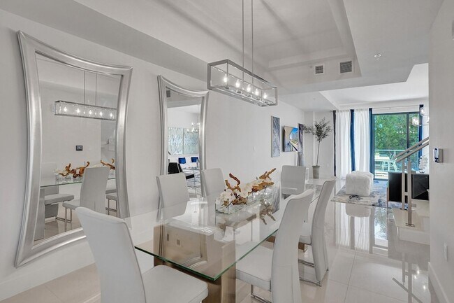 Building Photo - 3040 N Ocean Blvd