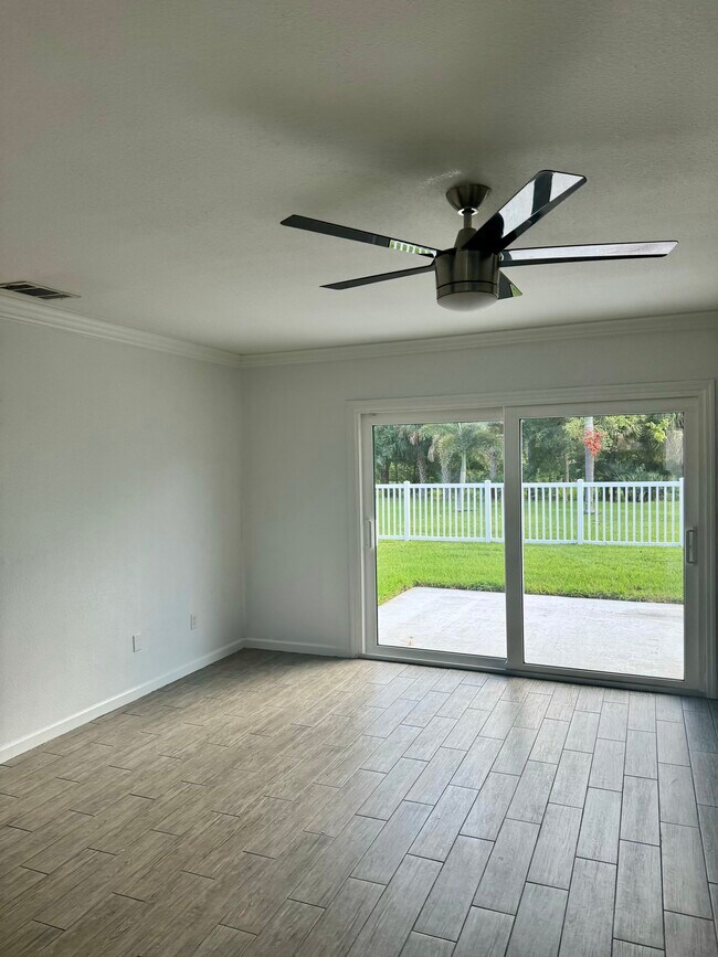 Building Photo - 1612 SE Cascella Ct