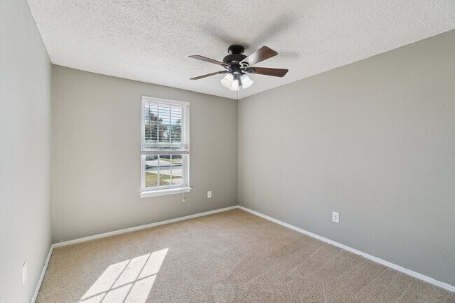 Building Photo - 1205 Swan Lake Rd