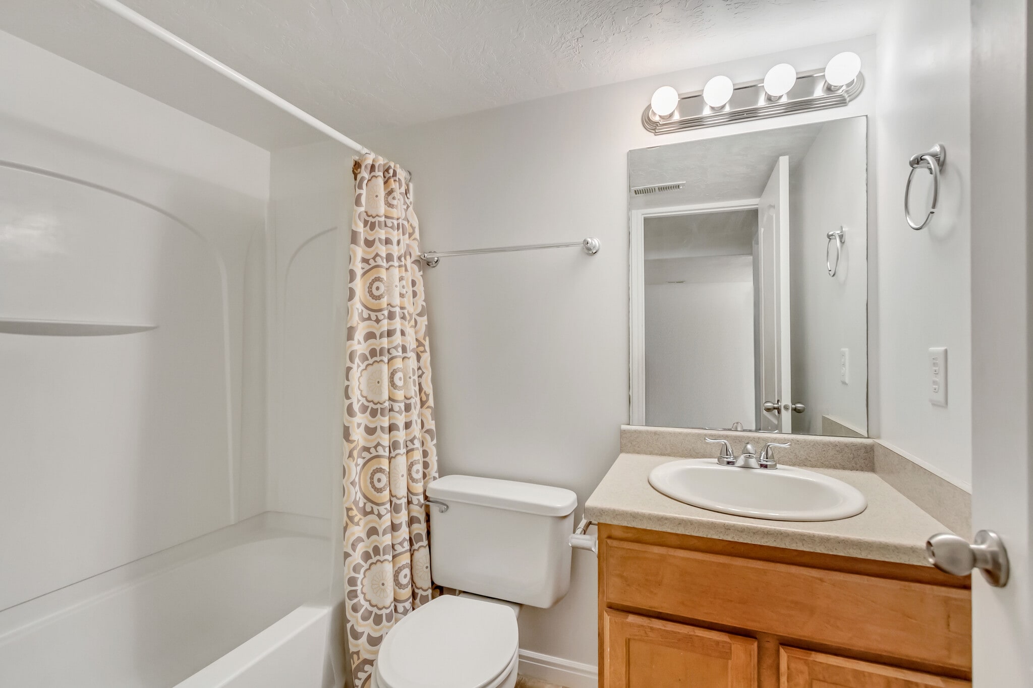 Building Photo - 7611 S Yellowwood Ln