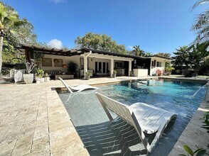 Building Photo - 6520 SW 65th St