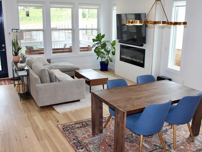 Building Photo - Modern Downtown Nashville 4 Bed, 3.5 Bath Home with Designer Finishes and Fully Fenced Backyard