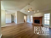 Building Photo - Spacious inside and out home for Rent