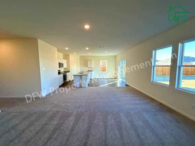 Building Photo - Spacious 5-Bedroom Home with Modern Upgrad...