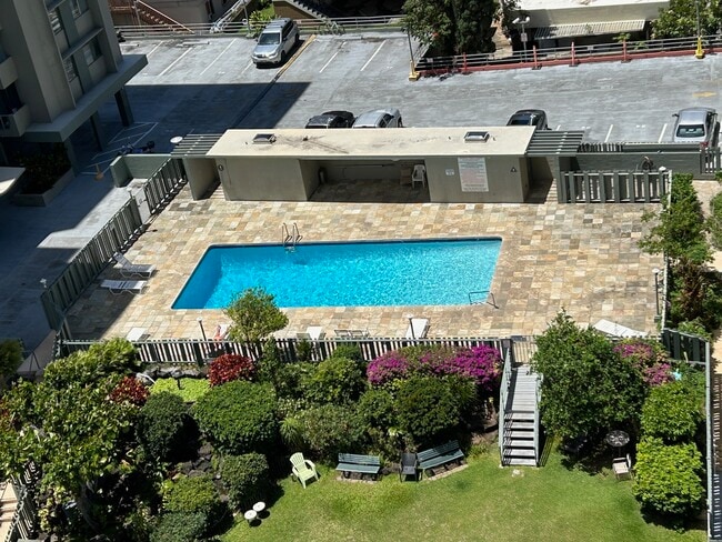 Building Photo - Hono Hale C112