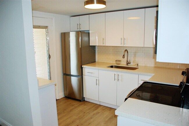 Building Photo - 4770 NW 10th Ct