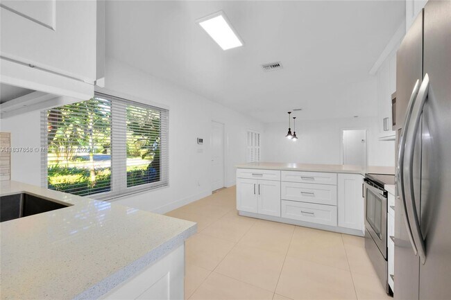 Building Photo - 5990 SW 86th St
