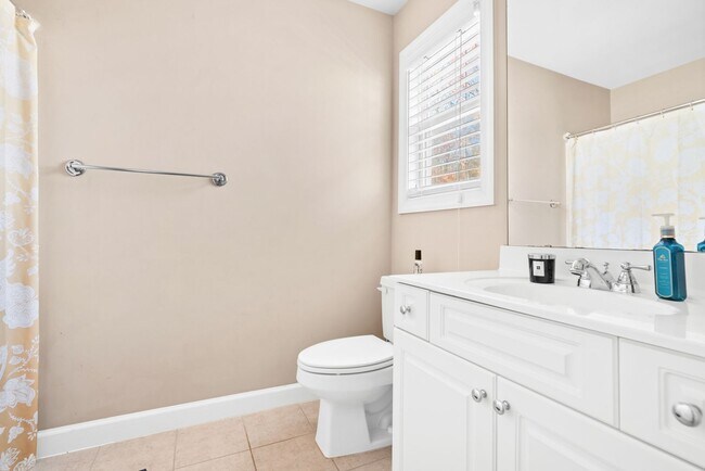 Building Photo - Beautiful 2 bedroom 2.5 bath Townhome in Carrboro