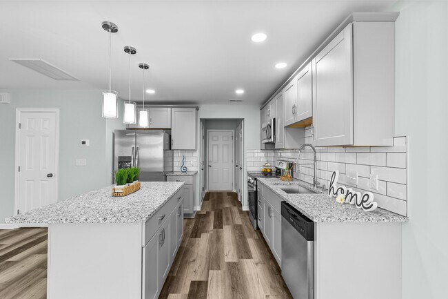Building Photo - 2621 Midland Ave
