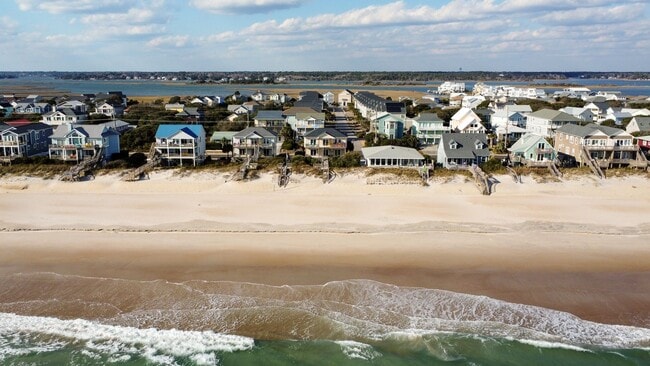 Building Photo - Oceanfront- Pet Friendly- Fully Furnished-...