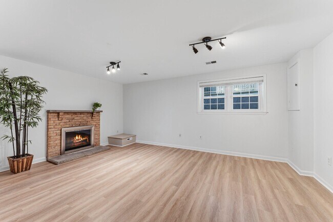 Building Photo - 7428 Chummley Ct