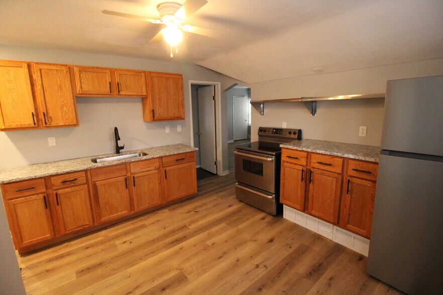 Kitchen - 7802 W Forest Home Ave