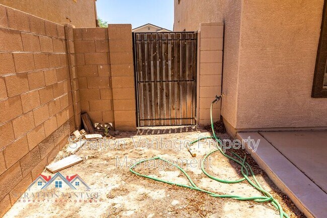 Building Photo - 2234 W Pima Ave