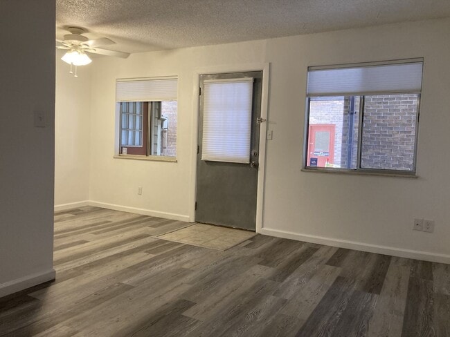 Building Photo - Recently Renovated 1BR! Lovely Kitchen, Bathroom! (Madison)