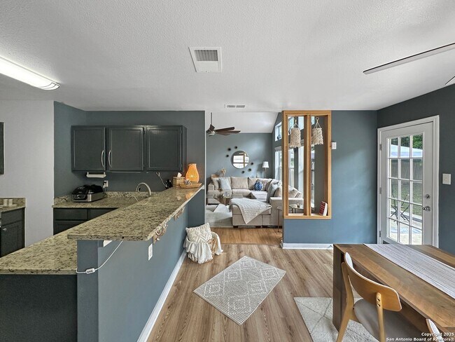 Building Photo - A beautifully remodeled 3-bedroom 2.5-bath...