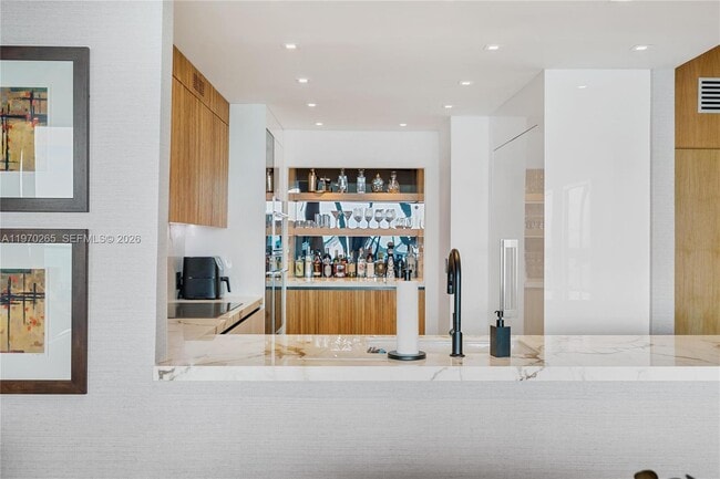 Building Photo - 1331 Brickell Bay Dr