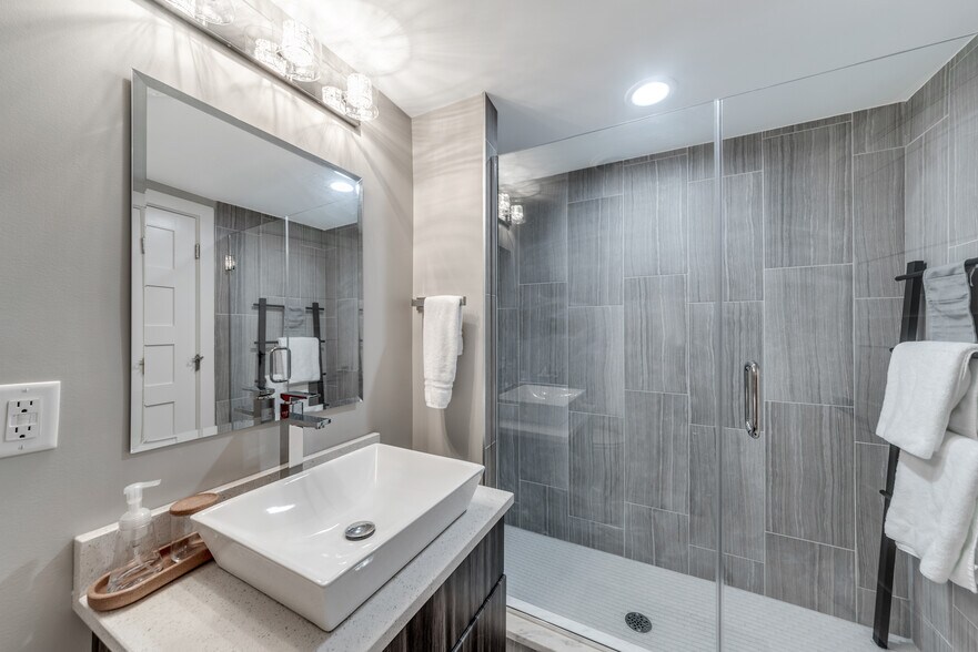 Building Photo - 367 Auden Ave