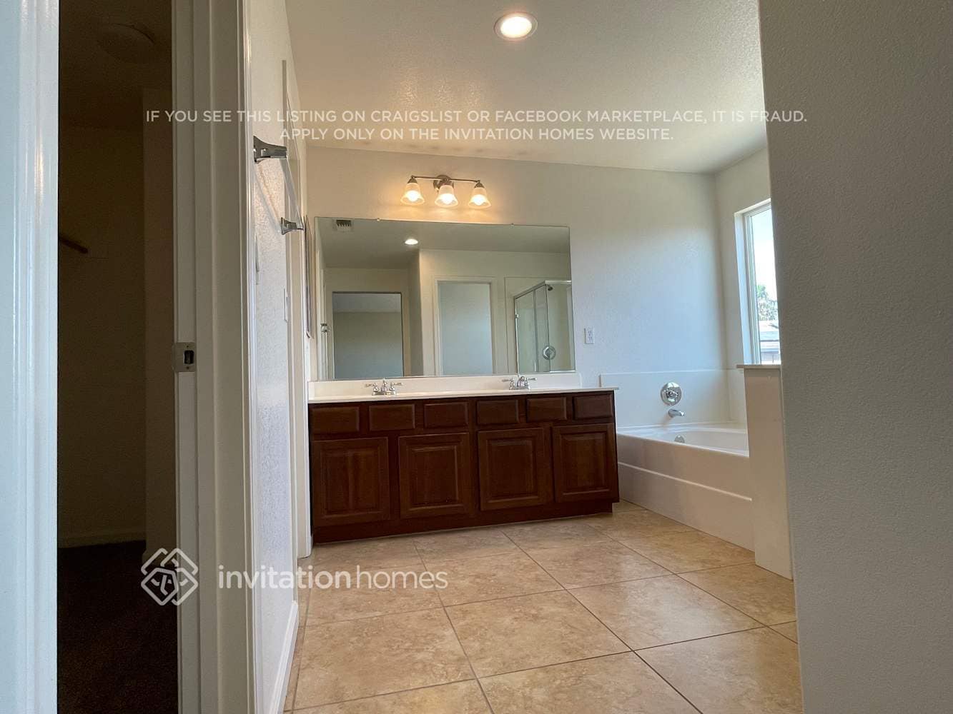 Building Photo - 116 Travertine Ave