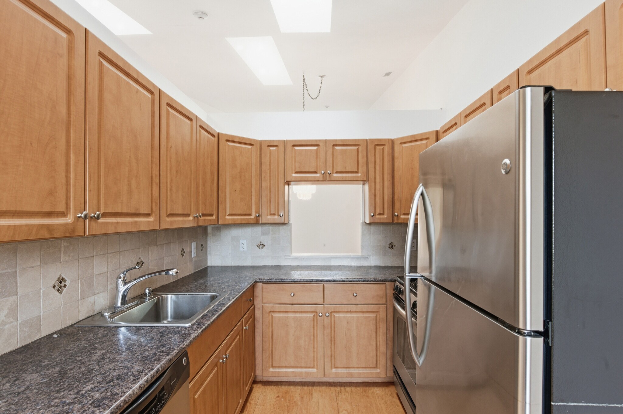 Building Photo - 763 Spring Lake Dr