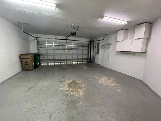 Building Photo - 5031 Madison Lakes Cir W