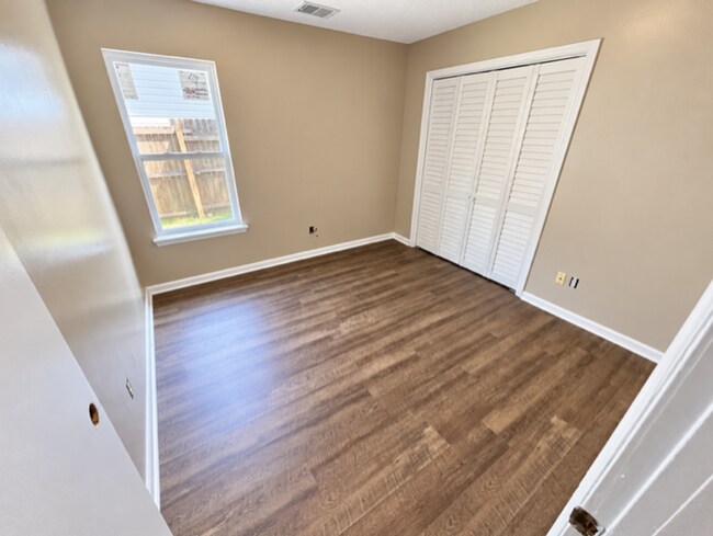 Building Photo - 23 Daveitta Dr