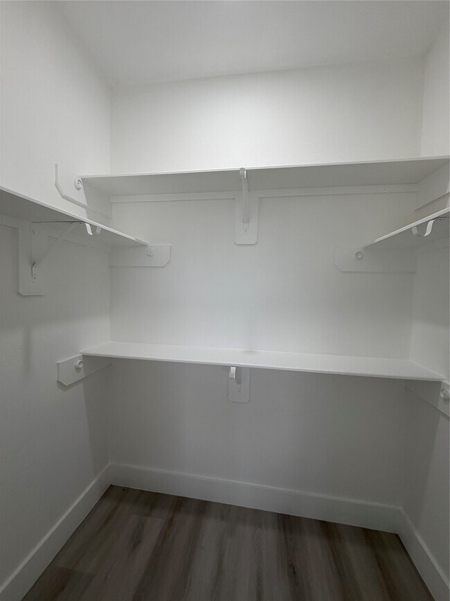 Building Photo - 10123 Grover Ln